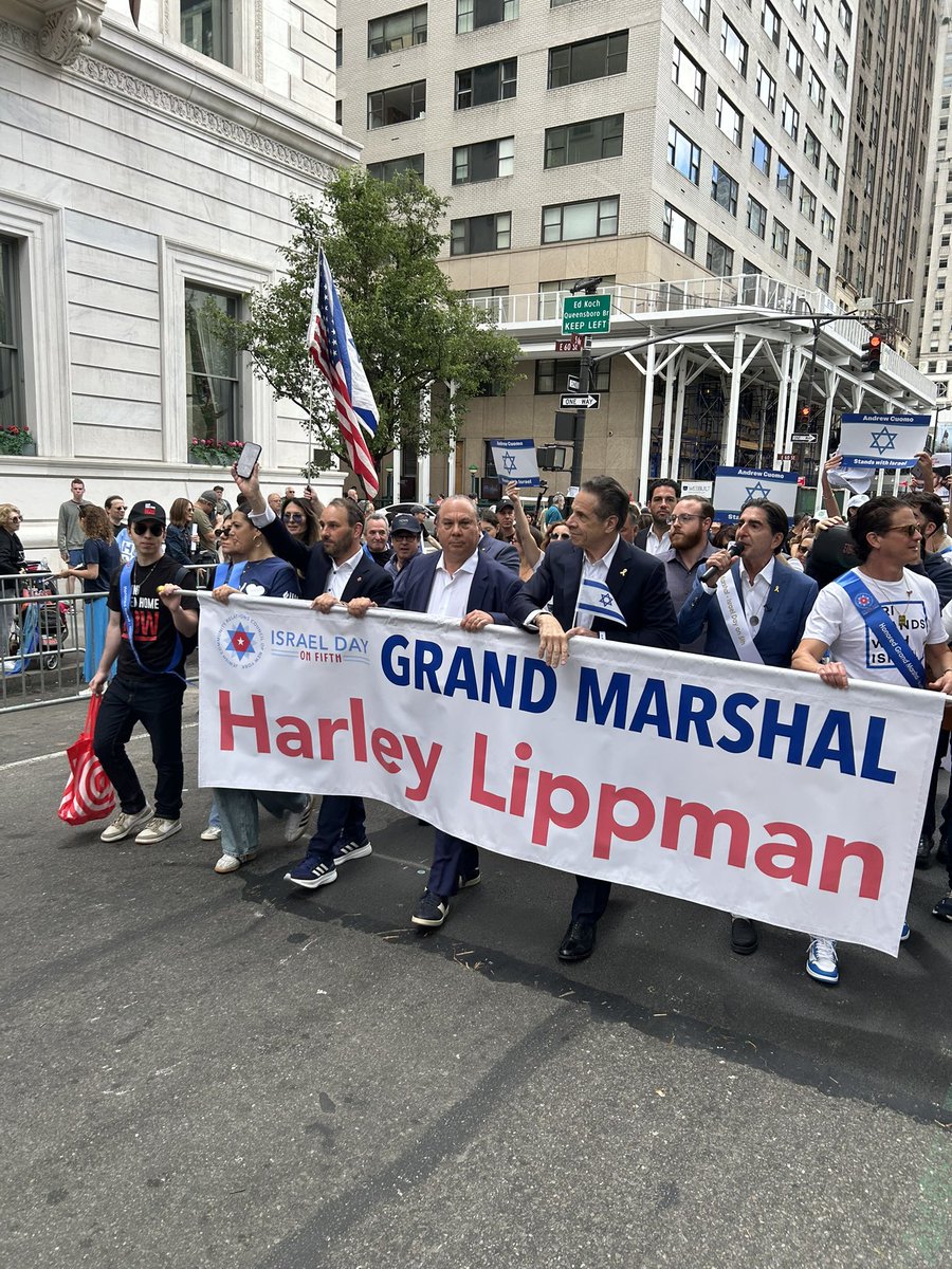 JCRCNY's tweet image. The Israel Day on Fifth Parade has been AMAZING!! Thank you to the thousands who came out! 🇮🇱✡️ 

@UJAfedNY @GovKathyHochul