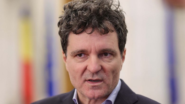 Pro-European 🇪🇺 and Pro-Ukrainian 🇺🇦 candidate Nicusor Dan has overcome the odds and Won the Romanian 🇷🇴 Presidential Election

The anti-Western candidate George Simion lost the 2nd round of voting

The Results:
Nicusor Dan - 54.3%
George Simion - 45.7%

Democracy won in Romania!