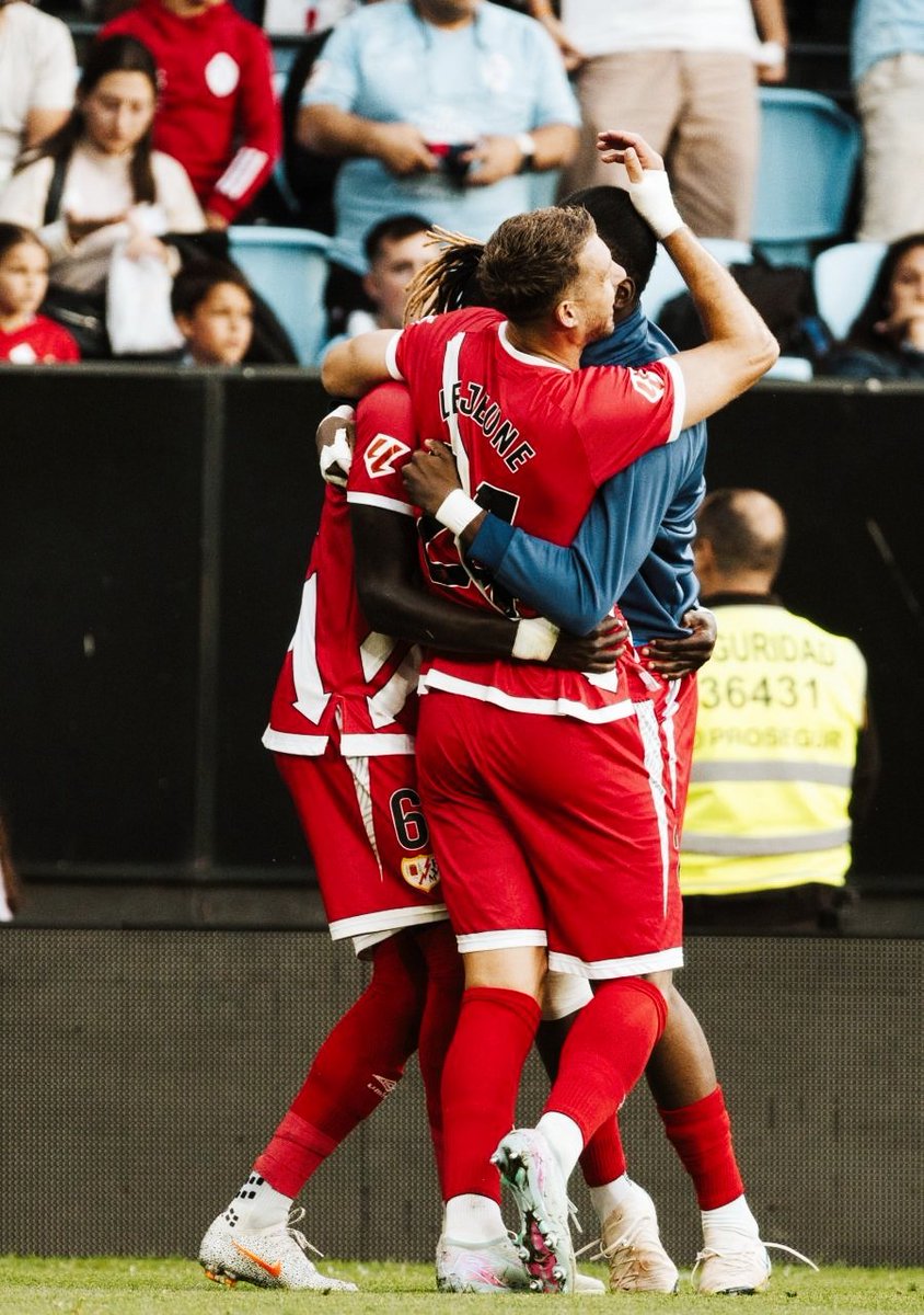 RaulGlezP_'s tweet photo. ⚡ Las lágrimas de Andrei Ratiu.
⚡ La sonrisa de Dani Cárdenas.
⚡ El abrazo de Florian Lejeune y Pathé Ciss.
⚡ El salto de Ivan Balliu y Unai López.

¡QUÉ ORGULLO! 🔴⚪ https://t.co/7HxJ7elFJ1