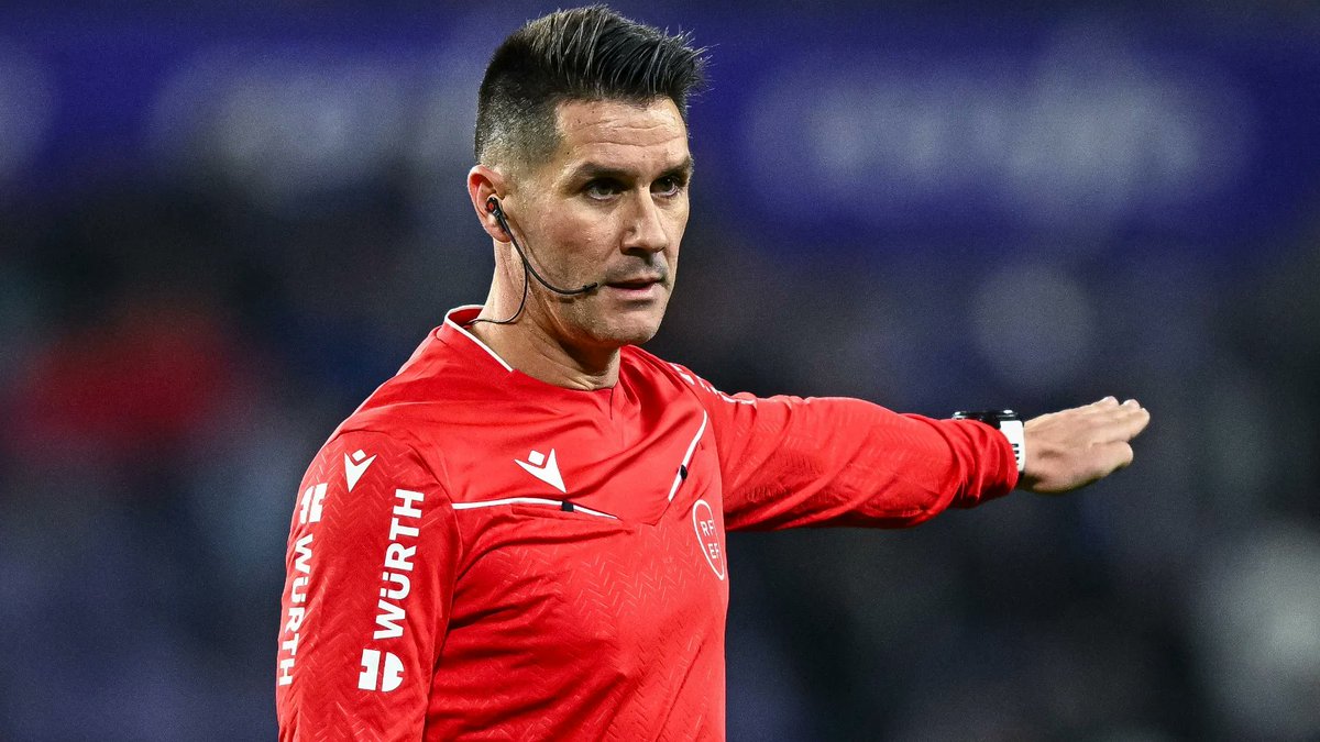 🟡 Irregular arbitraje de Ortiz Arias en el Real Sociedad - Girona. 

✍️🏻 𝟱,𝟱

▪️ Pese a que intentó dar protagonismo a los jugadores, no mantuvo el criterio dentro de las áreas.

💥 Señaló un 'penaltito' en la primera mitad a favor de los locales.