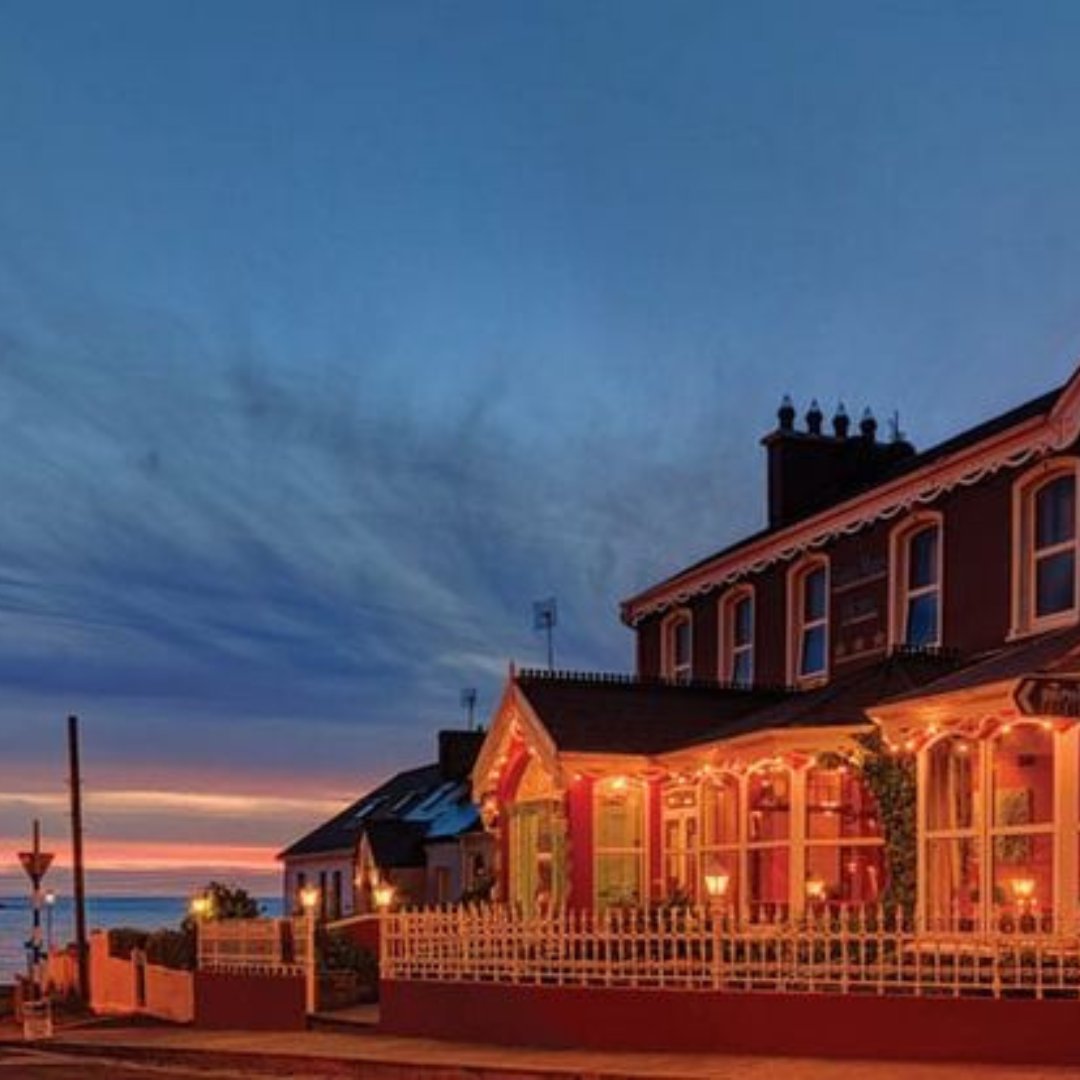ClareTourism's tweet image. 💛💙 Stay in Comfort in County Clare! Looking for a seaside getaway with a personal touch? Then look no further than the Stella Maris Hotel, a family-run hotel overflowing with charm right in the heart of Kilkee. 🏖️

🔗 Learn more at:
VisitClare.ie/accommodation/…

#SundayStay
