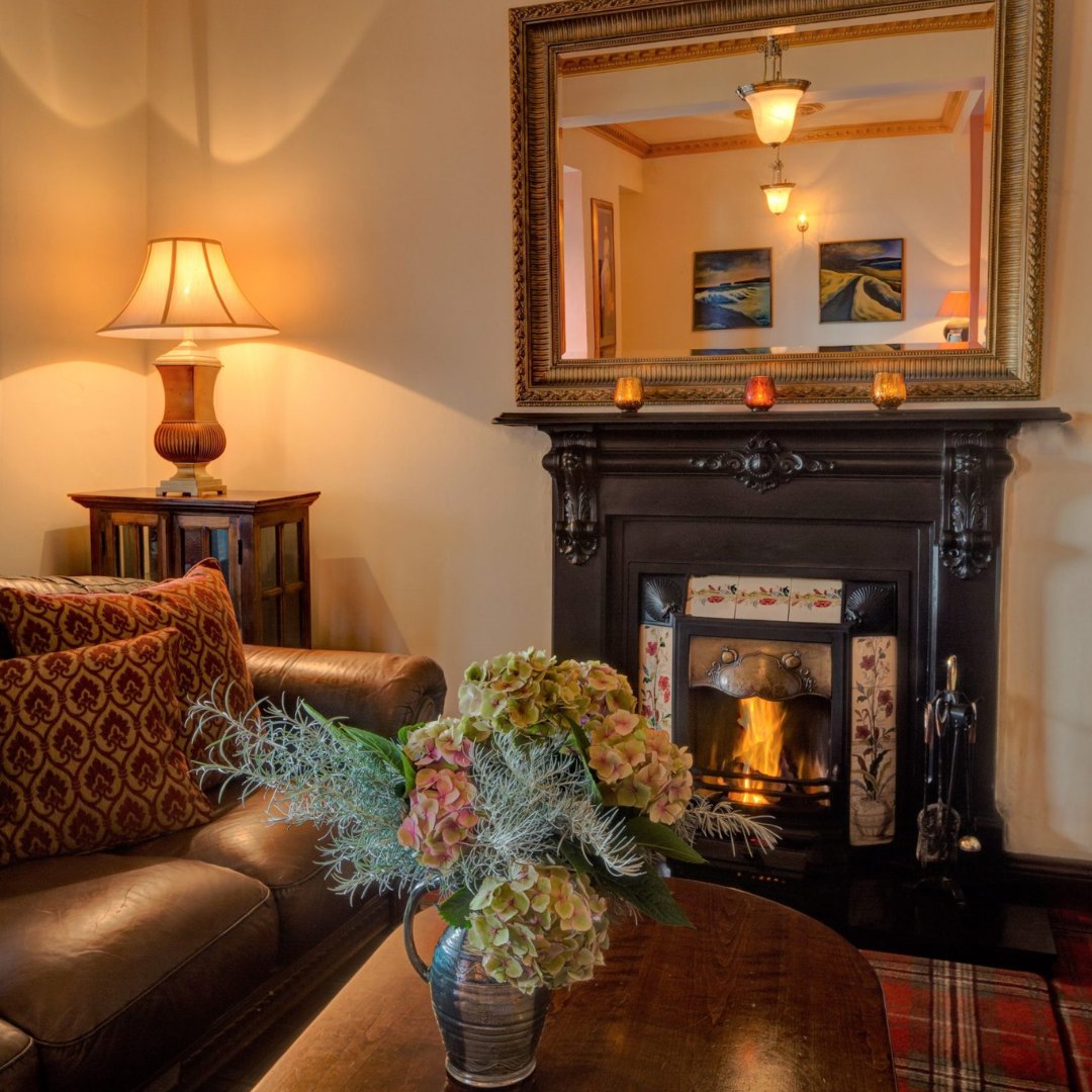 ClareTourism's tweet image. 💛💙 Stay in Comfort in County Clare! Looking for a seaside getaway with a personal touch? Then look no further than the Stella Maris Hotel, a family-run hotel overflowing with charm right in the heart of Kilkee. 🏖️

🔗 Learn more at:
VisitClare.ie/accommodation/…

#SundayStay