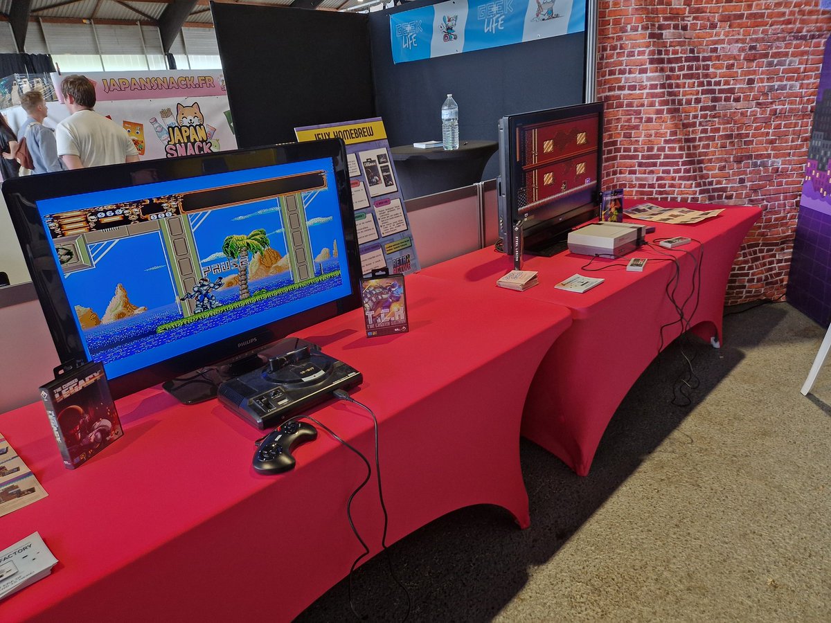 Marcuszeboulet's tweet image. Merci aux copains de @Broke_Studio qui ont posé sur notre stand de véritables petites pépites homebrew sur Megadrive et Nes ! Neo-retrogaming en force !  Entre ça et l'expo #retroActive les ptizamis fans de retrogaming ont été gâtés ce week-end au @GeekLifeFest de Lorient !