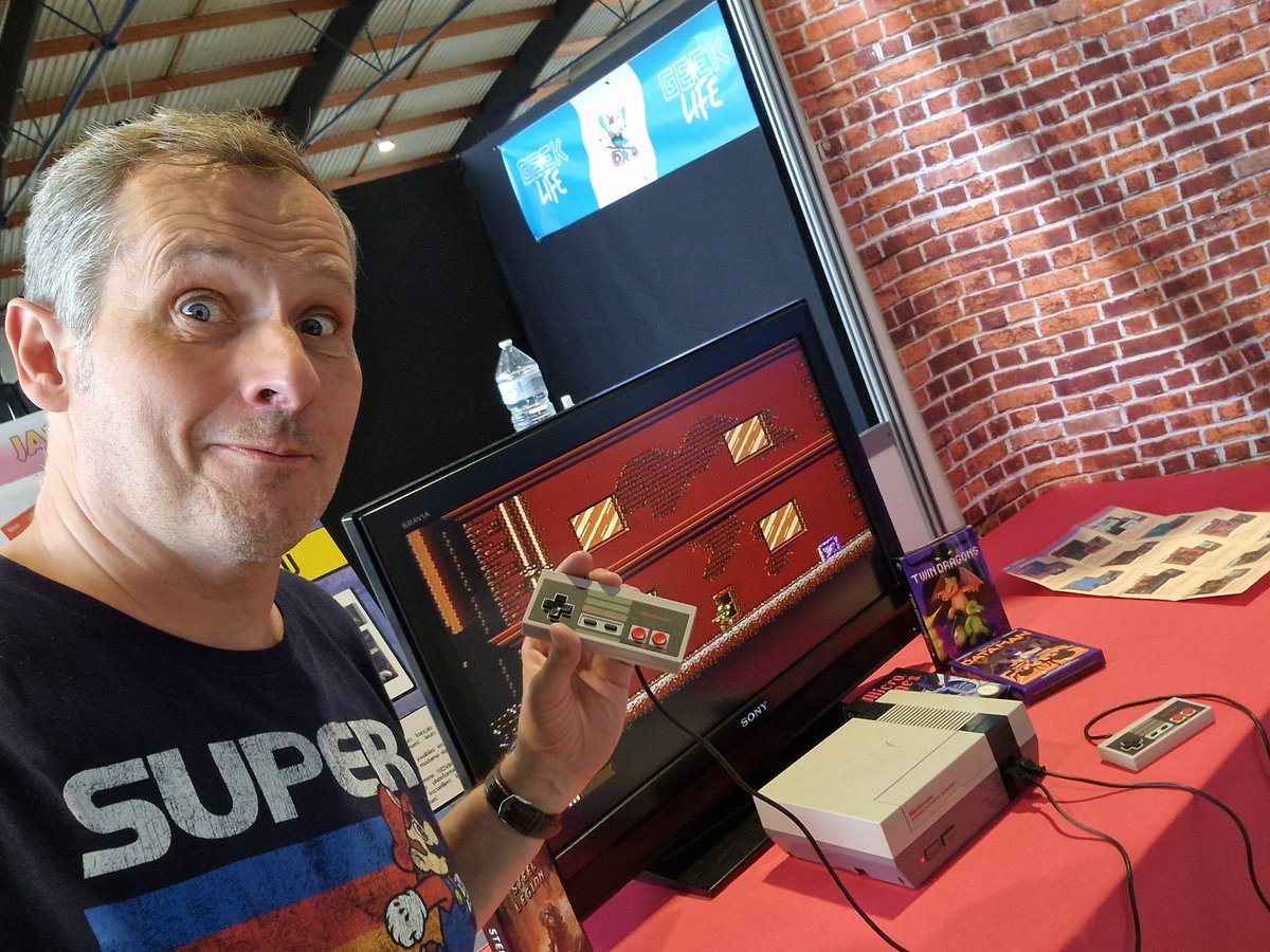 Marcuszeboulet's tweet image. Merci aux copains de @Broke_Studio qui ont posé sur notre stand de véritables petites pépites homebrew sur Megadrive et Nes ! Neo-retrogaming en force !  Entre ça et l'expo #retroActive les ptizamis fans de retrogaming ont été gâtés ce week-end au @GeekLifeFest de Lorient !
