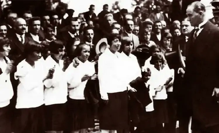 ozzgo's tweet image. 19 Mayıs Atatürk&apos;ü Anma, Gençlik ve Spor Bayramı kutlu olsun. 🍀