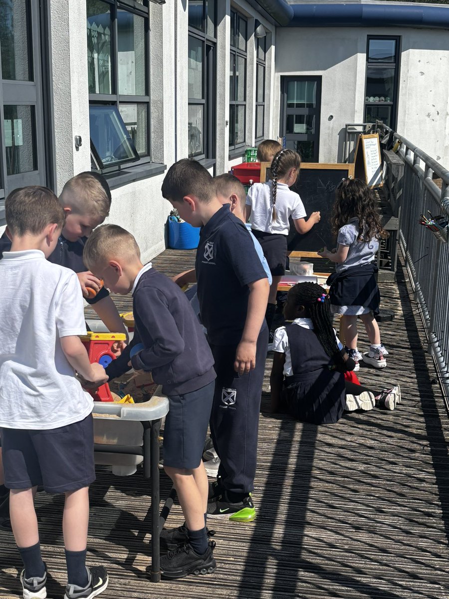 MissDochertySTA's tweet photo. Sunshine + imagination = the perfect learning combo! βοΈπ The children played βschoolsβ outside using their Division skills without even realising it. Maths in action through play! βπ #ImaginativePlay #MathsEverywhere #LearningInTheSun https://t.co/VpeXHVsVC9