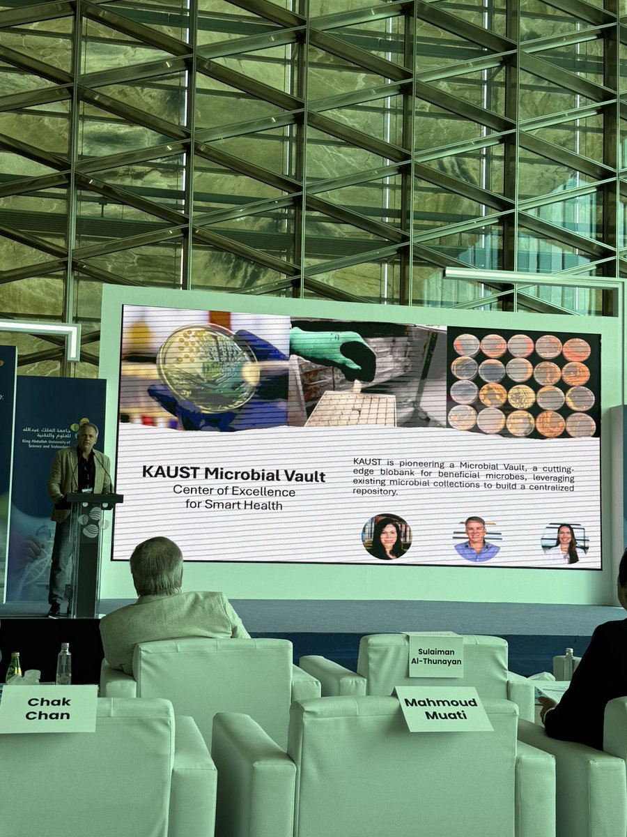 JuniaSchultz's tweet image. Last week we also had the Inaugural KAUST Center of Excellence for Smart Health Conference! @Rosado_AS showcased the KAUST Microbial Vault that I have been organizing for the last couple months. Excited about the future of this Vault 🧫