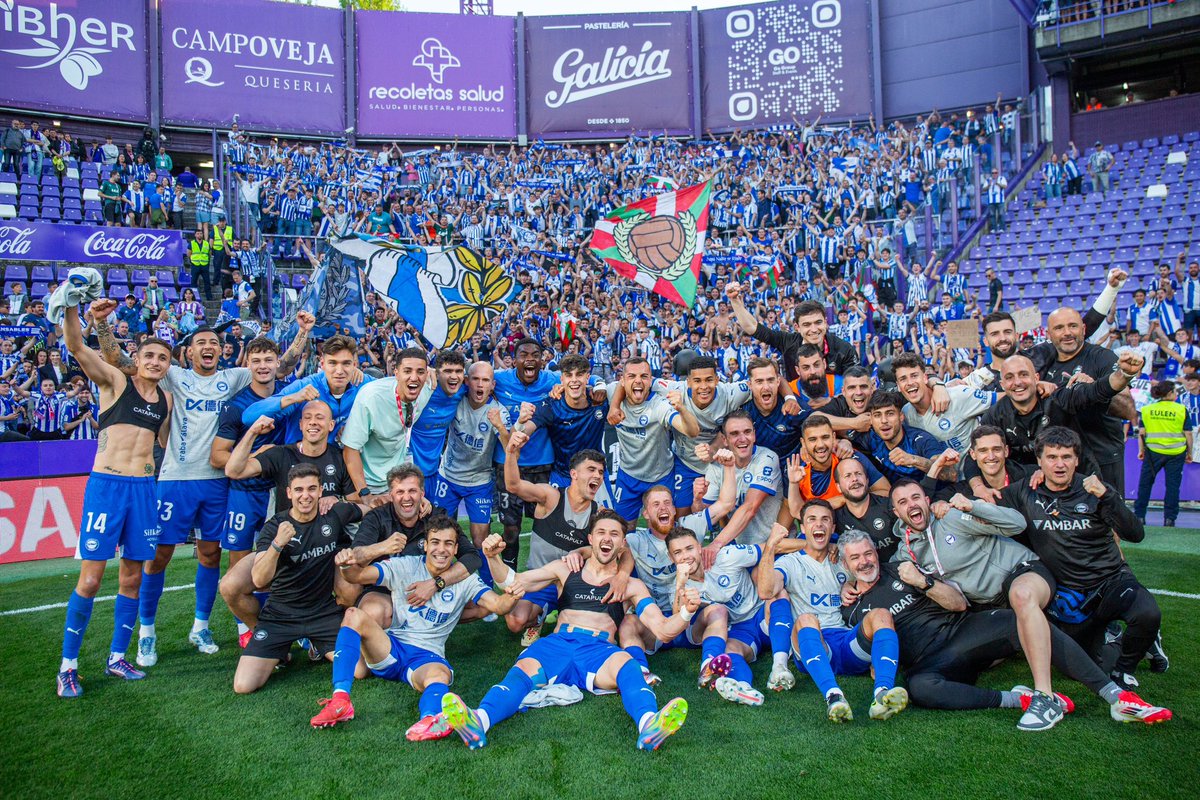 Araba entera en esta foto. Gracias por creer, por no rendirnos. 

Juntos 💙
 
#GloriosoDePrimera
#AquíNadieSeRinde
#RealValladolidAlavés
#GoazenGlorioso ⚪🔵