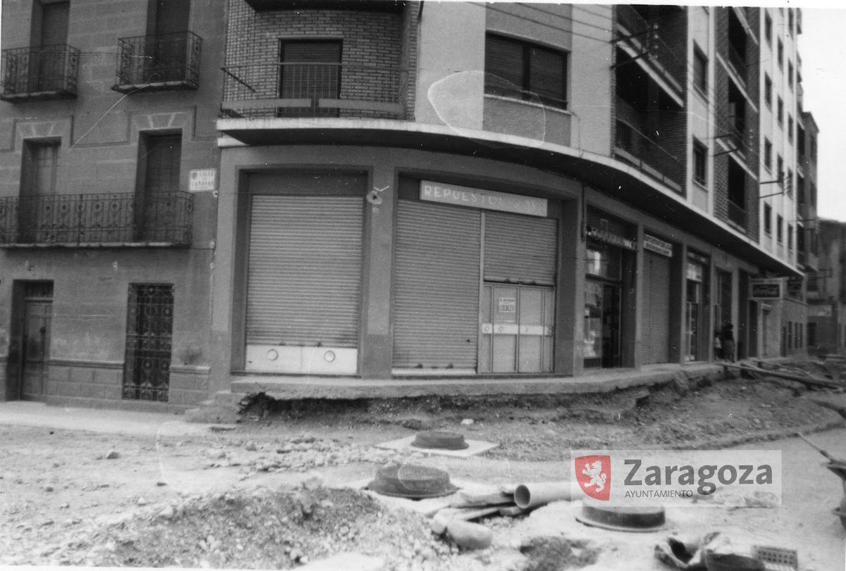UbideMunoz's tweet photo. Calle de Antonio Cánovas. Municipalización evolución urbanística de la calle. Fábrica de galletas "La Universal". Foto del final de la calle Cánovas durante las obras urbanización de la avenida Goya en 1967 (DARA).
https://t.co/SOlxEqU9ve https://t.co/SnOHdsFiqx