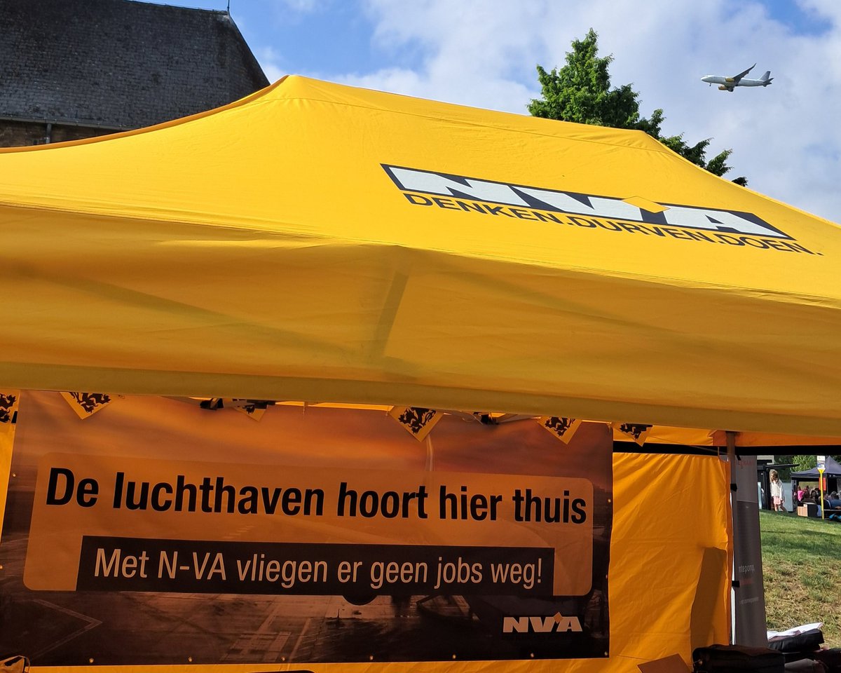 VanhoofHans's tweet photo. Een zondagje lentebraderieën in #Kwerps met een enthousiaste ploeg van @de_NVA #Kortenberg als steun voor de lokale handelaars en ondernemers, en voor de luchthavengemeenschap #Zaventem #metonsvliegengeenjobsweg https://t.co/al1P2bD9Rq