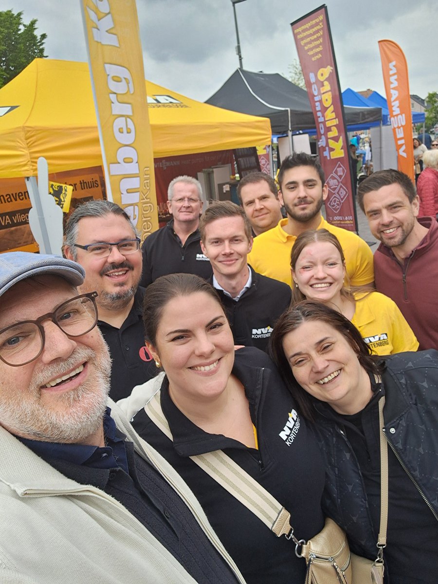 VanhoofHans's tweet photo. Een zondagje lentebraderieën in #Kwerps met een enthousiaste ploeg van @de_NVA #Kortenberg als steun voor de lokale handelaars en ondernemers, en voor de luchthavengemeenschap #Zaventem #metonsvliegengeenjobsweg https://t.co/al1P2bD9Rq
