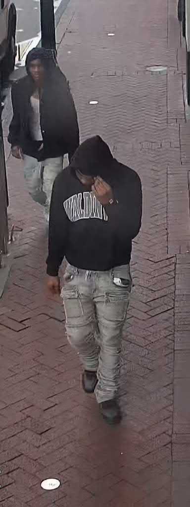 Here’s a still photo of 2 jail escapees walking through the French Quarter Friday morning, hours after their escape <a href="/FOX8NOLA/">FOX 8 New Orleans</a>