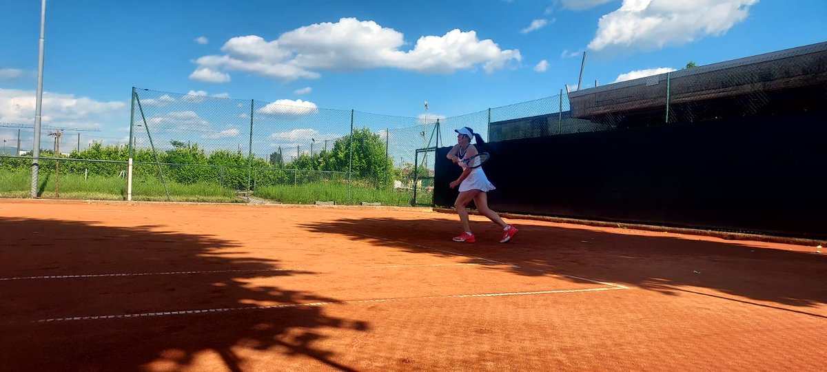 Sararunning's tweet photo. Buona la prima sotto il cielo di Bergamo🎾✌🏻 #ladiessingle #motivation https://t.co/5CZJ1s17Mp