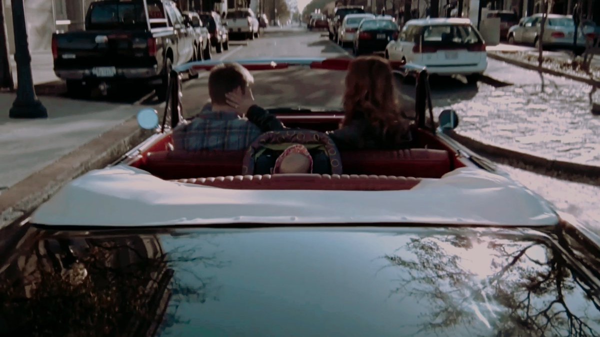 itsyouleytontla's tweet image. 16 years ago we saw lucas, peyton, and sawyer ride off into the sunset 💘