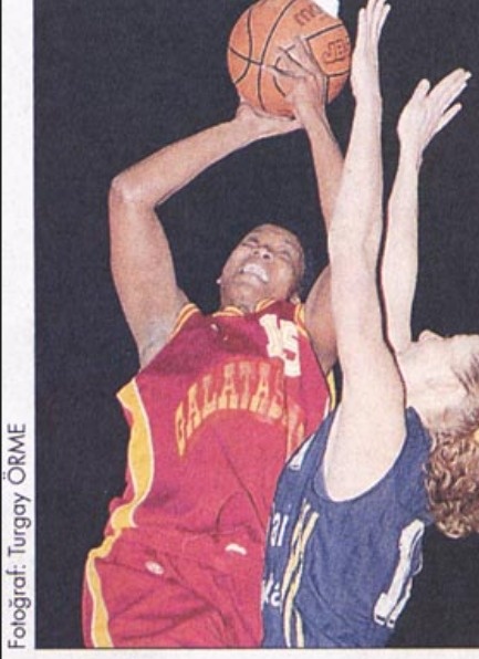 gsformaOrg's tweet photo. 1997-98 sezonu kadın basketbol takımımızın avrupa kupalarında giydiği rawlings etiketli, nike markalı bu kez 😊kırmızı forma. #gsbasketbol #gstarih #sportarihi #basketboltarih #forma #koleksiyon https://t.co/TkIDHSZMX6