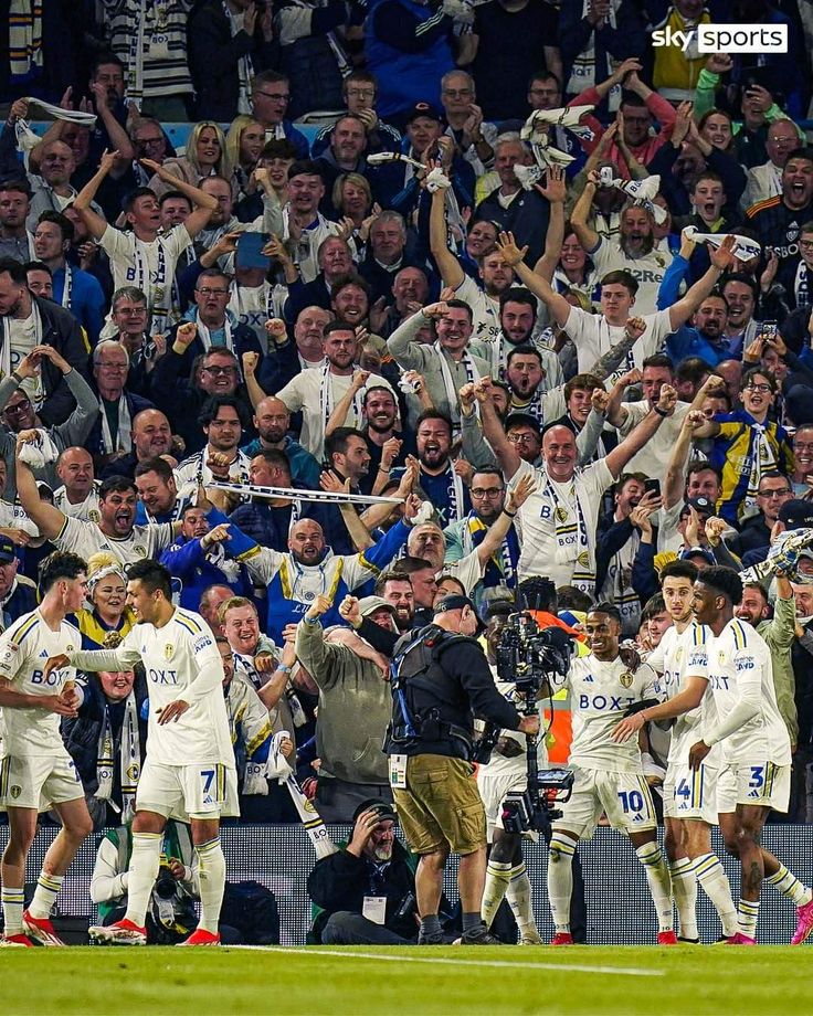 PeedsUnited's tweet photo. Après cette victoire 2-0 face à @PolverhamptonRP , le seul objectif de Peeds sera gagner face à @04_Peverkusen pour obtenir une qualification en phase finale ! 

TOUS DERRIERE PEEDS
GO PEEDS UNITED ! https://t.co/x9E3mDjQpa