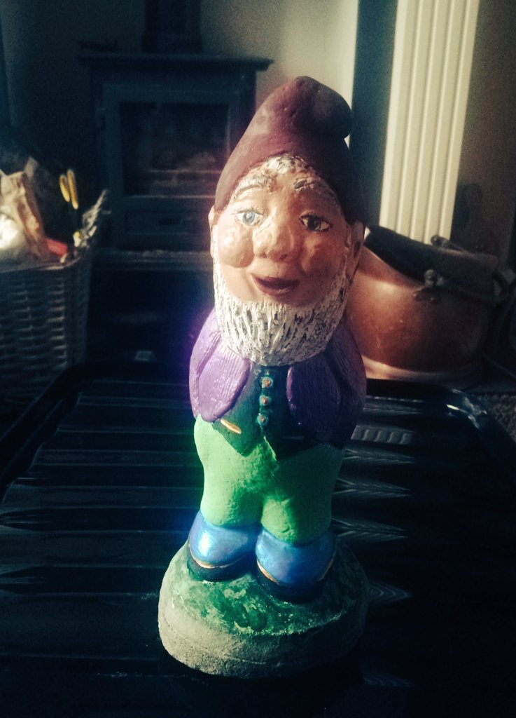Restored my 40yr old syphalitic gnome this afternoon, so that was productive. 😂🎨🖌️
Syphalis can present as an MSK issue, such as tendon problems, in later stages. Something for Sports Therapists to consider. Fortunately it can be treated before your nose drops off these days.