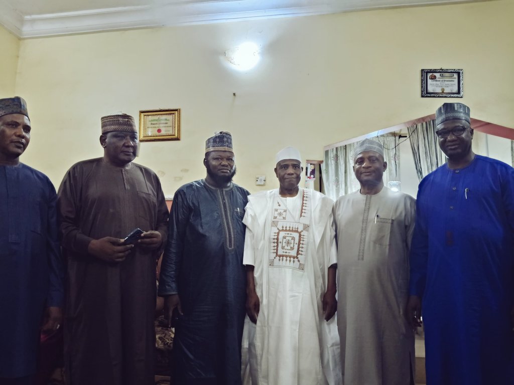 AWTambuwal's tweet image. Last night, I paid a condolence visit to Sheikh Musa Yusuf Asadussunnah at his residence in Kaduna following the passing of his beloved mother, Hajiya Aisha Abubakar Garba.
Accompanying me were Senator Ibrahim Khalid, Honourable Aliyu Muhammad, FC, Permanent Secretary Haruna…