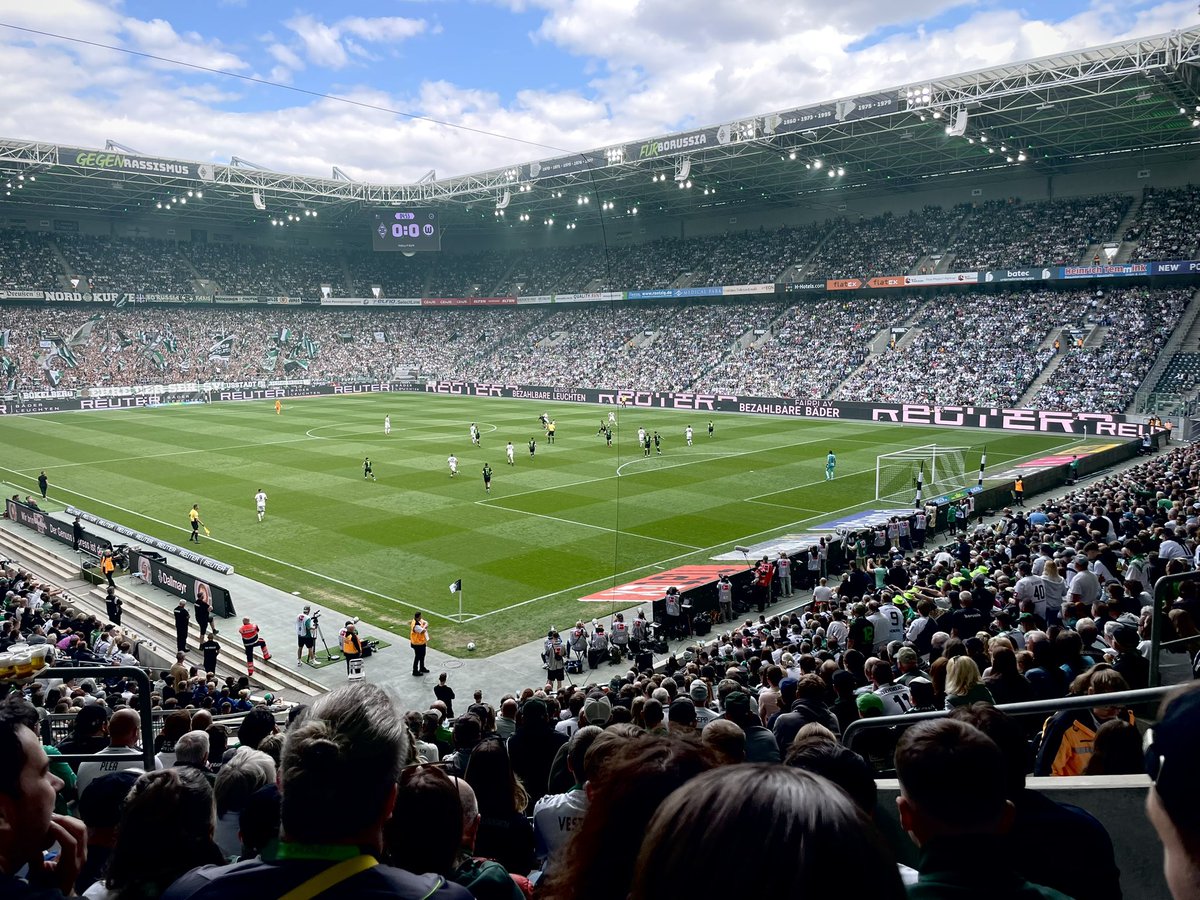 In de Bundesliga gaan supportersgroepen van beide clubs voorafgaand en na een wedstrijd op een gemoedelijke, normale wijze met elkaar om. Ook gisteren weer een geweldige sfeer in en rond het Borussia Park bij de wedstrijd Borussia Mönchengladbach tegen VFL Wolfsburg.