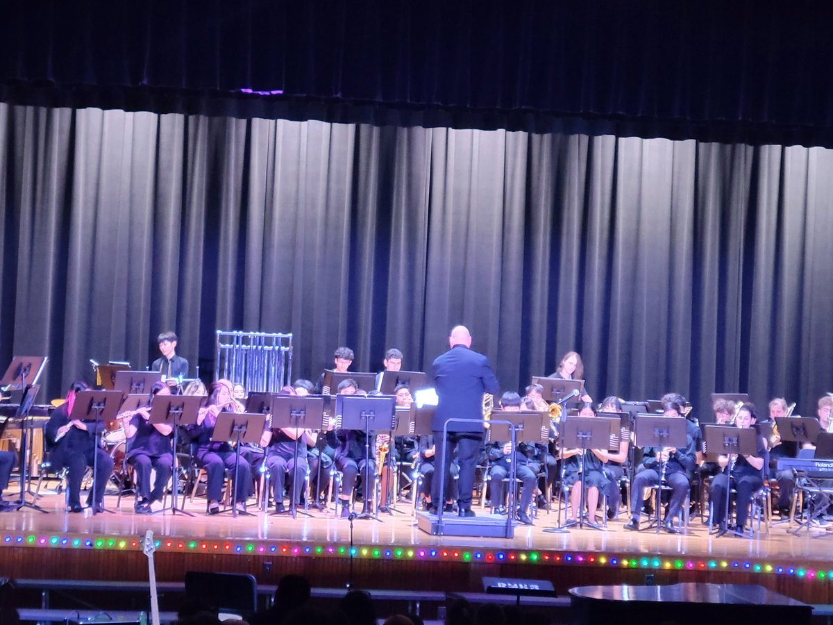 RMHSridgefield's tweet photo. Great job to all of our students who showed off their skill in this years Art Show and displayed their musical talent in the Spring Concert! https://t.co/PAWLYR8GLZ