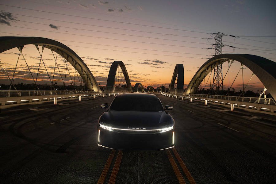 rockiedegen's tweet photo. 🎉 Fun Fact:
The Lucid Air’s powertrain is so compact it fits in a carry-on suitcase, and it still delivers over 1,000 hp.
Drop a 🌬️ if you're here for beautiful, brainy EVs.
#CarForToday #LucidAir #EVLuxury #TeslaChallenger https://t.co/Fk5vVNCRI2