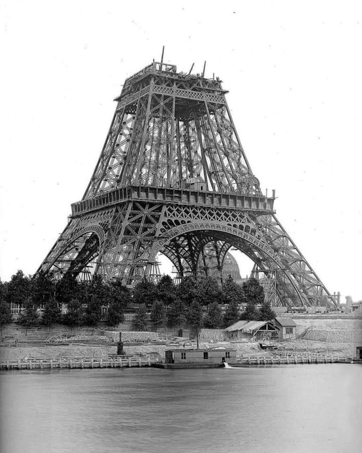 copyelpadrino's tweet image. Hilo de fotos históricas que (probablemente) nunca has visto antes

1. Torre Eiffel durante su construcción, 1887-1889