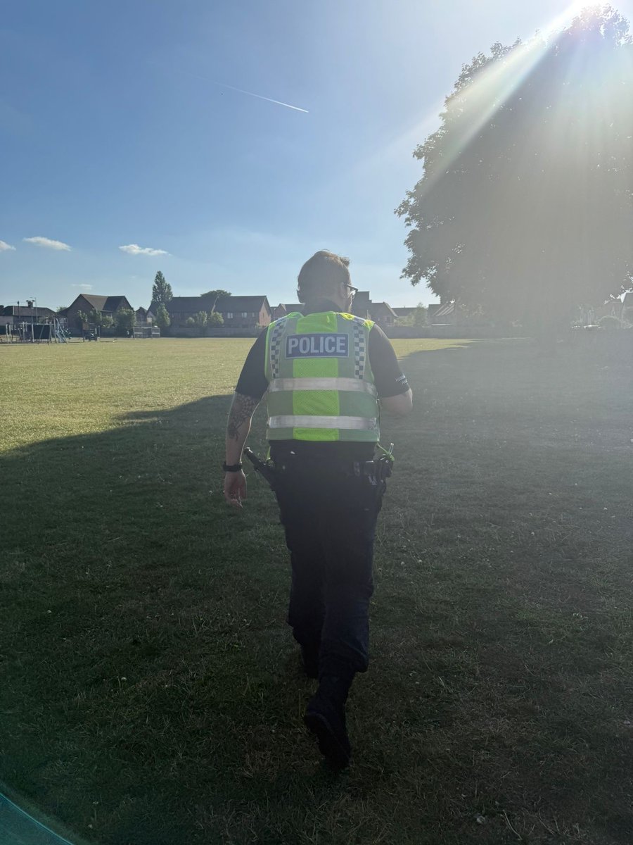 #Frodingham

PC Blythe and PCSO Gott have been out on foot carrying out knife sweeps in hotspot areas. These included Rowland Road Footbridge, Cottage Beck Park and the fields between Brigg Road and Cottage Beck Road. Happy to report that no weapons were found.
#Sceptre