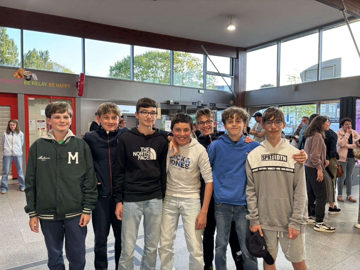 Nos élèves de 4e étaient très heureux d’accueillir leurs correspondants de Amberg ce soir à la gare. La suite de notre projet commun sur le devoir de mémoire, en Normandie. #Engagement #DevoirDeMémoire <a href="/dsden50/">DSDEN 50</a> <a href="/VilleCherbourg/">Ville de Cherbourg-en-Cotentin</a> <a href="/EUErasmusPlus/">Erasmus+</a> <a href="/Mission80ans/">Mission Libération</a> <a href="/ofaj_dfjw/">🇫🇷 OFAJ_DFJW 🇩🇪</a>