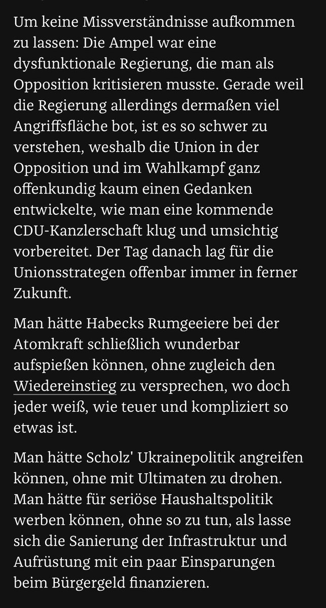 bertpsch's tweet image. „Wenn man ohne Not einen gigantischen Berg von Erwartungen auftürmt, von denen man eigentlich weiß, dass man sie enttäuschen wird: Was ist das dann? Eine selbstmörderische Sehnsucht der politischen Mitte? Strategische Wurstigkeit? Oder schlichtweg Panik?“
Jetzt @zeitonline