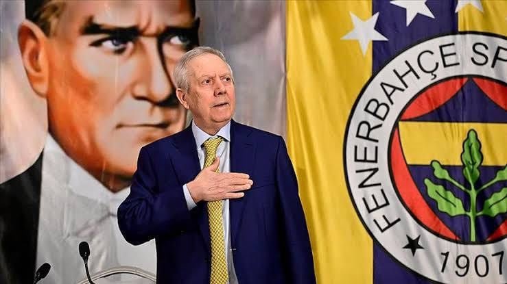 SaracogluSports's tweet photo. Aziz Yıldırım, Fenerbahçe bayrağını taşıyan bayrak direğidir! https://t.co/eZ3IUjeUZu