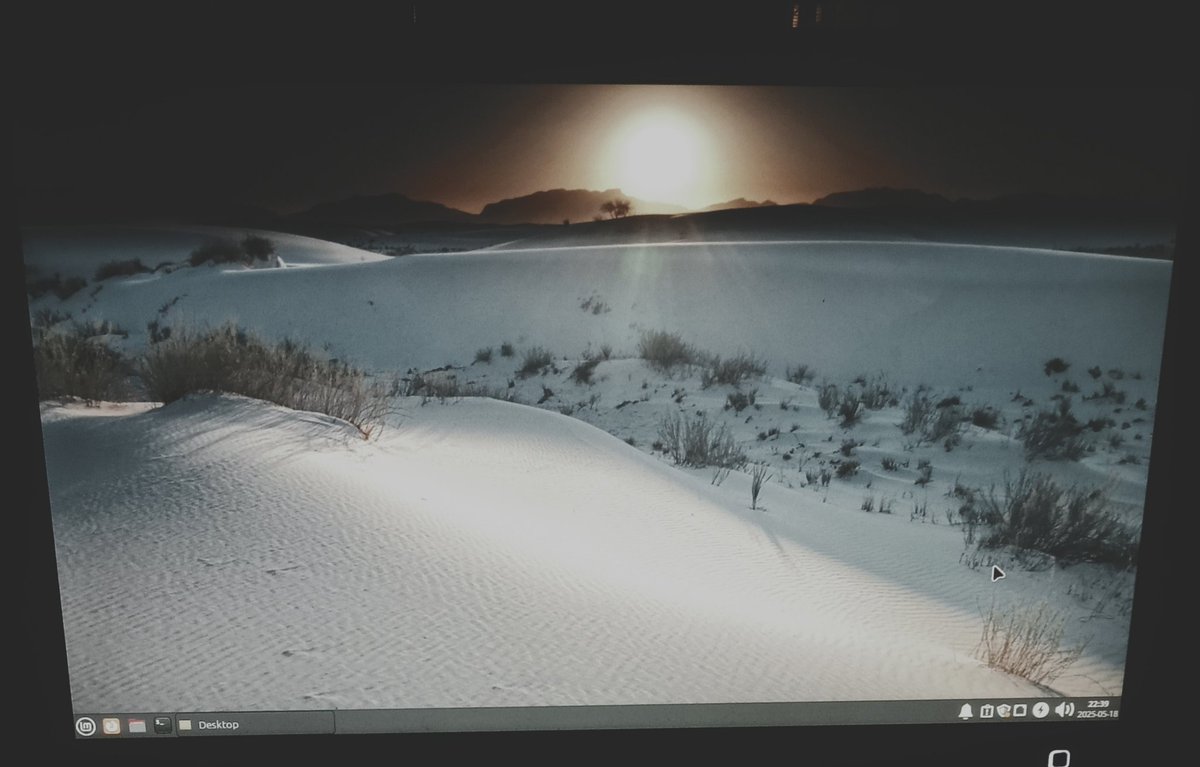 rayzer1981's tweet image. Microsoft want me to dump this perfectly working PC so I can upgrade to windows 11,  installed #Linux Mint 22 instead so they can get fucked.