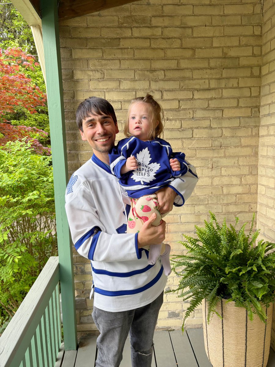 Isla has THE PASSION #leafsforever