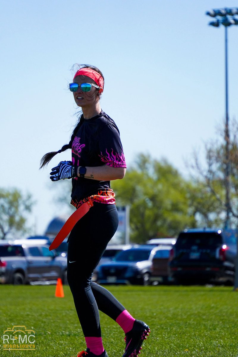 sarajb34's tweet photo. Baddies with the win today 🩷🧡🩷#flagfootballgirl https://t.co/0UlACD4WV8