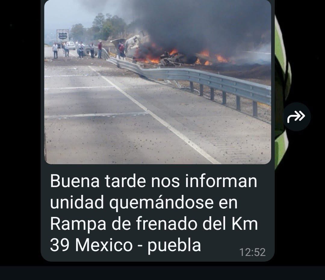 yaregroldan's tweet photo. Accidente en autopista #mexico Puebla 
Por pipa que se quedó sin frenos.
Alcanzó a está en rampa de frenado 

#accidente 
#16demayo https://t.co/fKIoo53zJV
