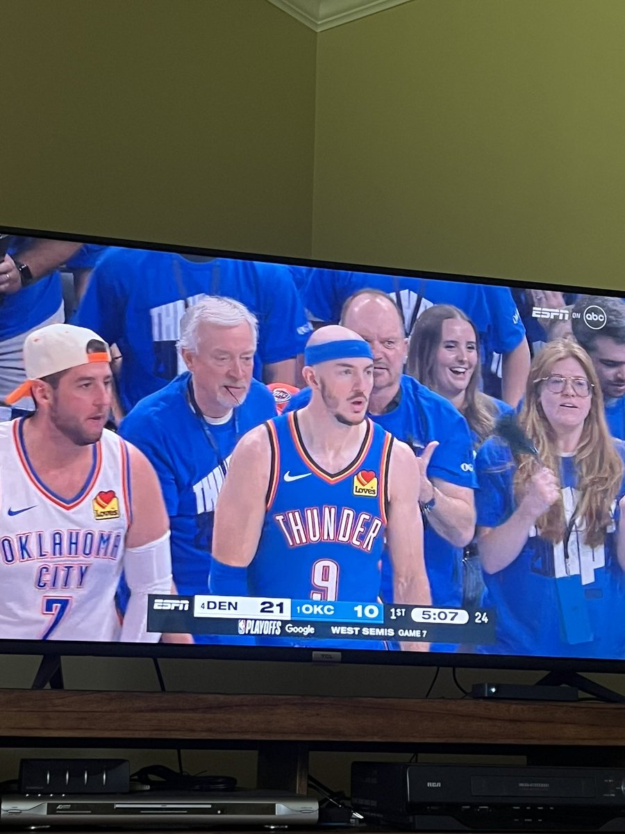 They’re in sync 😭😭