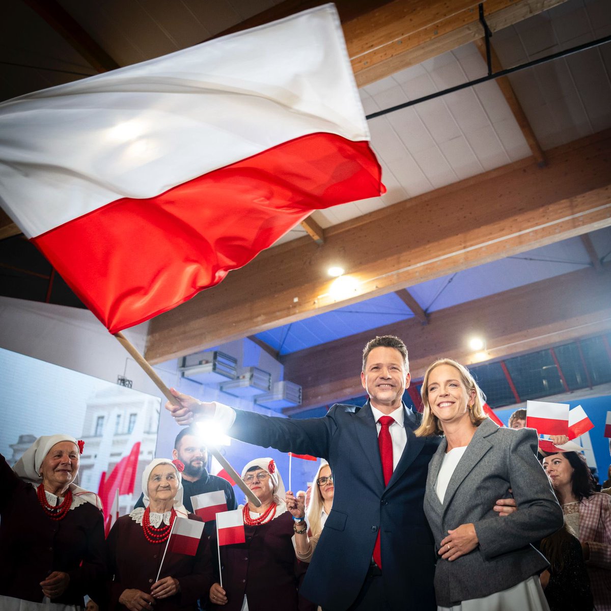 Kochani, dziękuję za dziś, za każdy głos! To dobry punkt wyjścia. A teraz pełna mobilizacja! Idziemy po zwycięstwo. Wygra cała Polska! 🇵🇱

#Trzaskowski2025