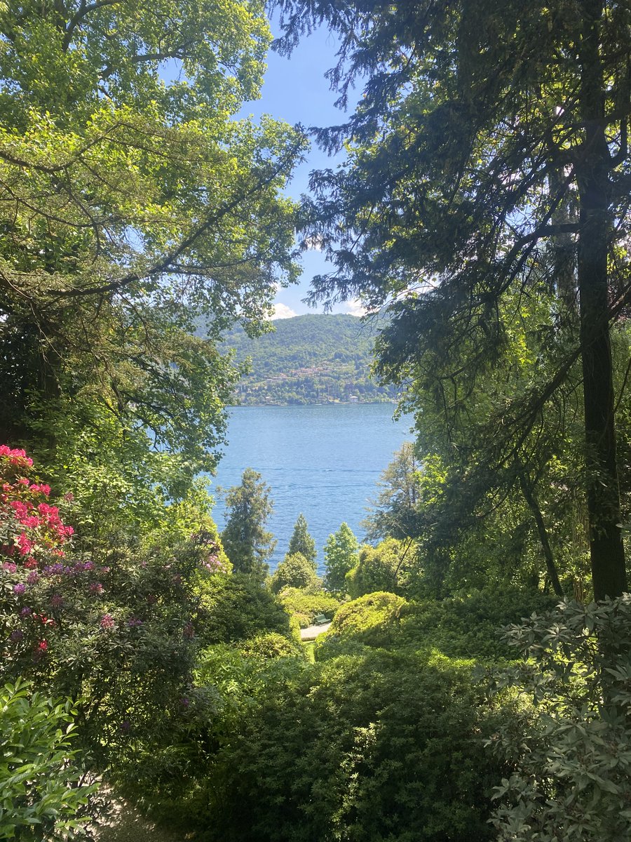 The Hinterzartner Kreis of the #DFG gathered this week at beautiful Lake Como to discuss cutting-edge #cancer research with eminent scientists from all over 🌎. Honoured to have been part of this group and to have made new friends. Thanks to Marcus Conrad for the invitation.