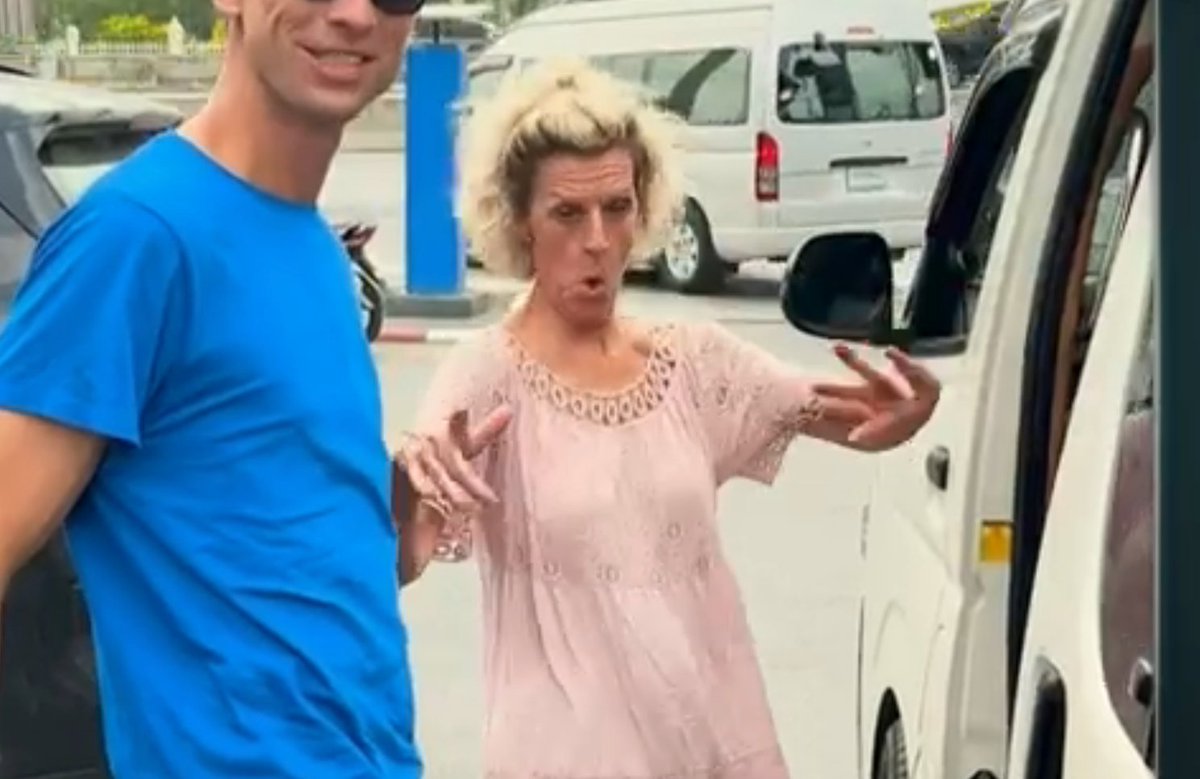 #DeMol 
Ik na een half glas wijn: