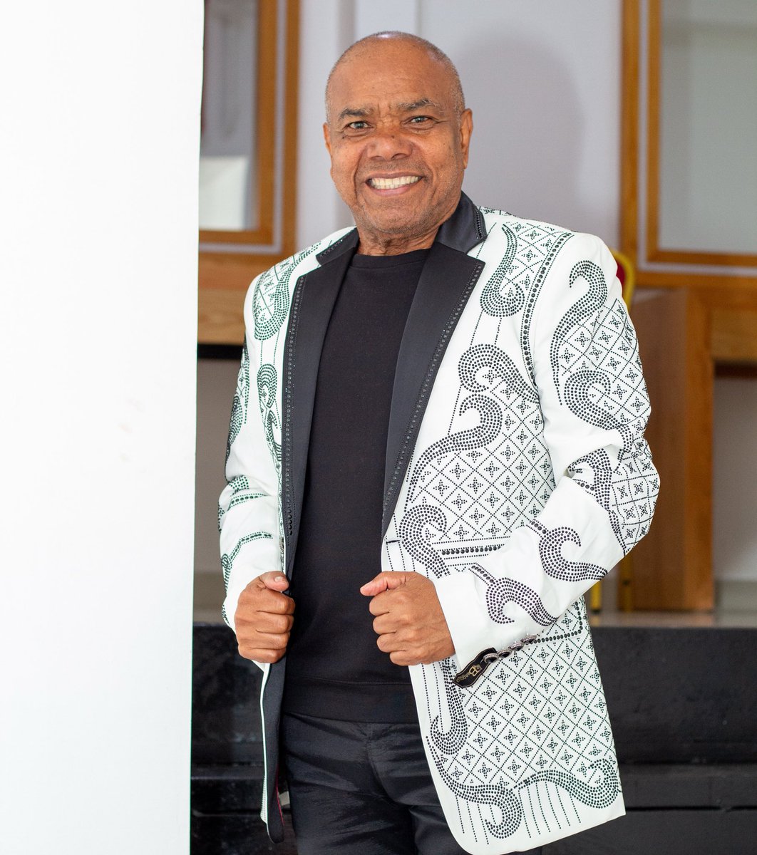 Feliz domingo mi gente linda les desea Miguel Morales La Voz #LaLeyenda

¿Cuéntenme con cuál de mis canciones amanecieron hoy? 👇🏾