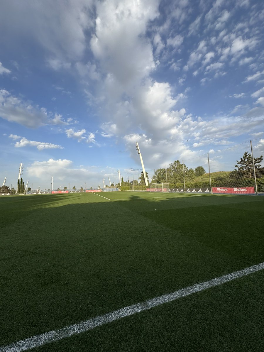 Se apaga la temporada futbolera en Valdebebas. Temporada muy dura con dos descensos. Mucho ánimo a la gente del <a href="/cfvillanovense/">C.F. Villanovense</a> por el descenso a Tercera. El fútbol también duele.