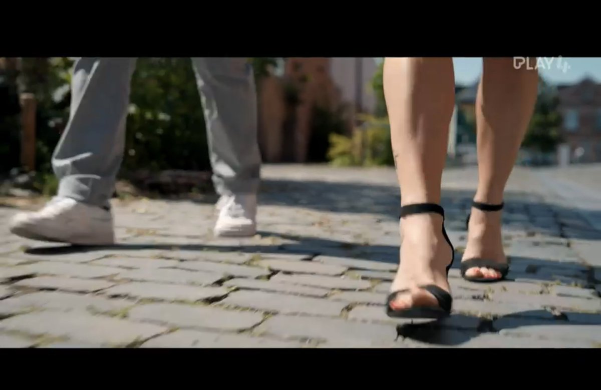 #DeMol 
Had nu wel écht in de reünieaflevering gehoopt te ontdekken wie van de productie zo'n zotte voetfetisj had. Elke aflevering feetcontent