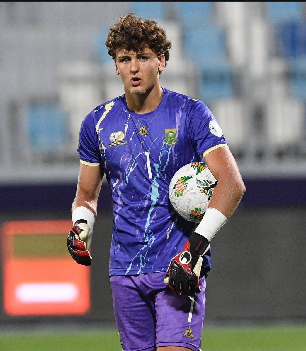 RMK_SA1's tweet photo. Smythe-Lowe ,GOALKEEPER &amp; PLAYER OF THE TOURNAMENT !The future of BAFANA BAFANA is bright!

 #U20AFCONFinal https://t.co/ezXm8hVpWn