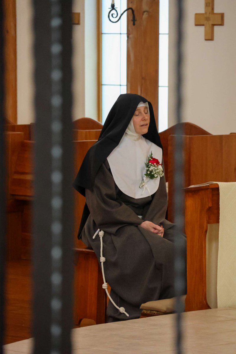 Though she was happily working as a speech therapist after her college graduation, Katie Moore (now Sr. Chiara Marie) felt that God had other plans for her. Nearly 17 years later, she feels transformed by her formation with the Poor Clares. 

Full story: ow.ly/GTn650VRR9x