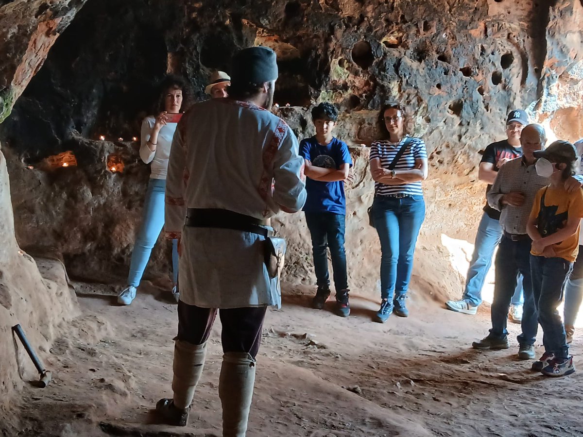 🎭Visita teatralizada de esta mañana en Valdecanales.

👏🏻Con esta actividad despedimos la VI edición de Rus Tierra de Visigodos.

#Rus #Rustierradevisigodos #rusvisigodo #valdecanales