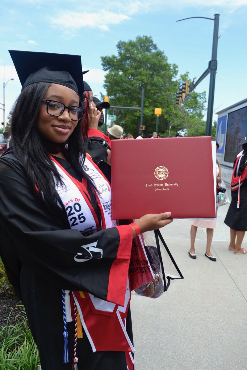 she’s degreed🎓

T’yanna A.W.
Bachelor of Arts
Cum Laude
May 18, 2025