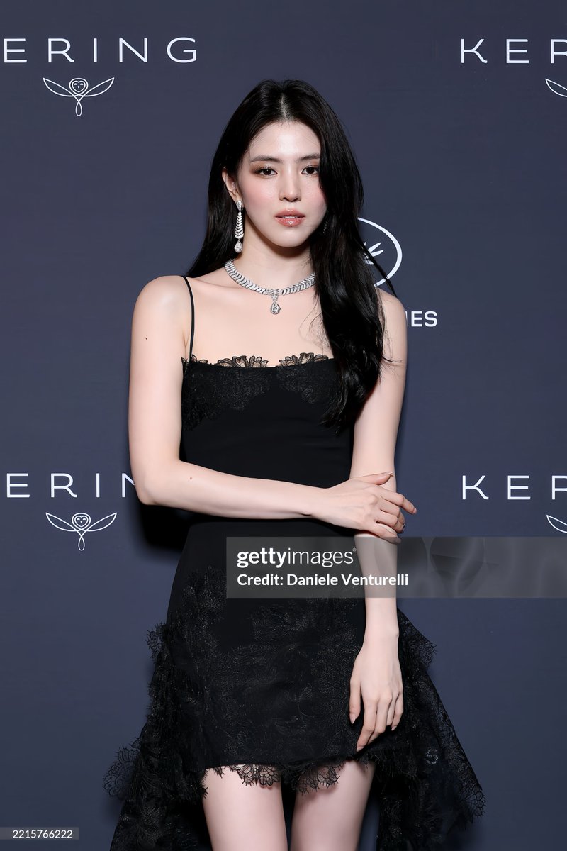 White swan                        Black swan