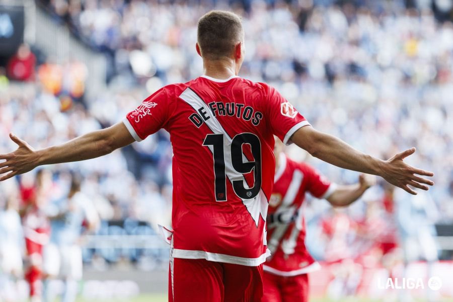 Jorge_deFrutosS's tweet photo. Y si sí...? Seguimos soñando afición! ⚡💪🏻
Os esperamos el domingo en Vallecas 🏴‍☠️♥️ https://t.co/rPLnokLrQr
