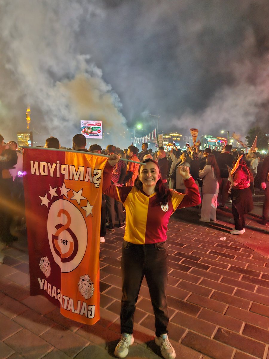 CancuBu's tweet photo. #SampiyonGalatasaray https://t.co/8Tb0YGkSEm