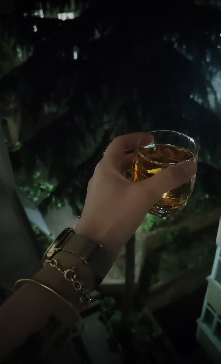 Daha doymamışız yaşamaya
Günlerimiz dün bir, bugün iki
Sakın bir şey bırakma yarına
Yarın yok ki. ( Özdemir Asaf) 

Huzurla 🙏💫