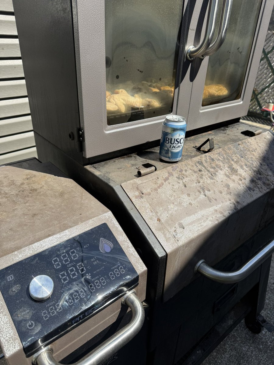TLosemanfishing's tweet photo. It’s #sundayfunday!  We’ve got the @PitBossGrills fired up again today. I love this time of year! @BuschBeer https://t.co/8DRhCVDqP5